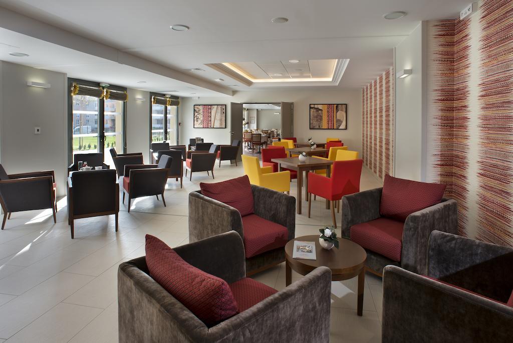 Domitys Les Cigales Du Luberon Aparthotel Cavaillon Exteriör bild